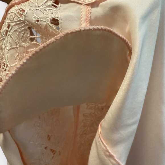 Vintage Silk Hand Embroidered Floarte Pink Blouse - Picture 6 of 7